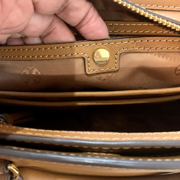 Tory Burch Medium Micro Leather Robinson Tote - Picture 9 of 16